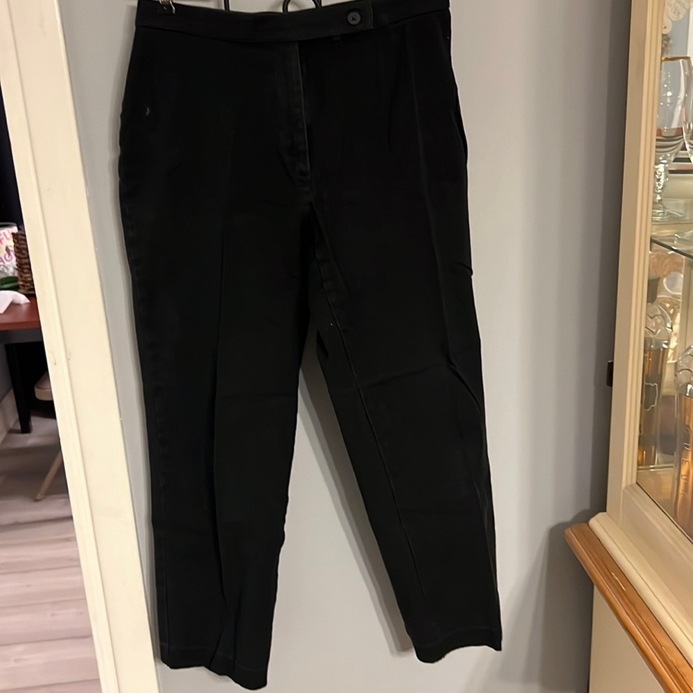 Woman’s Black Jeans